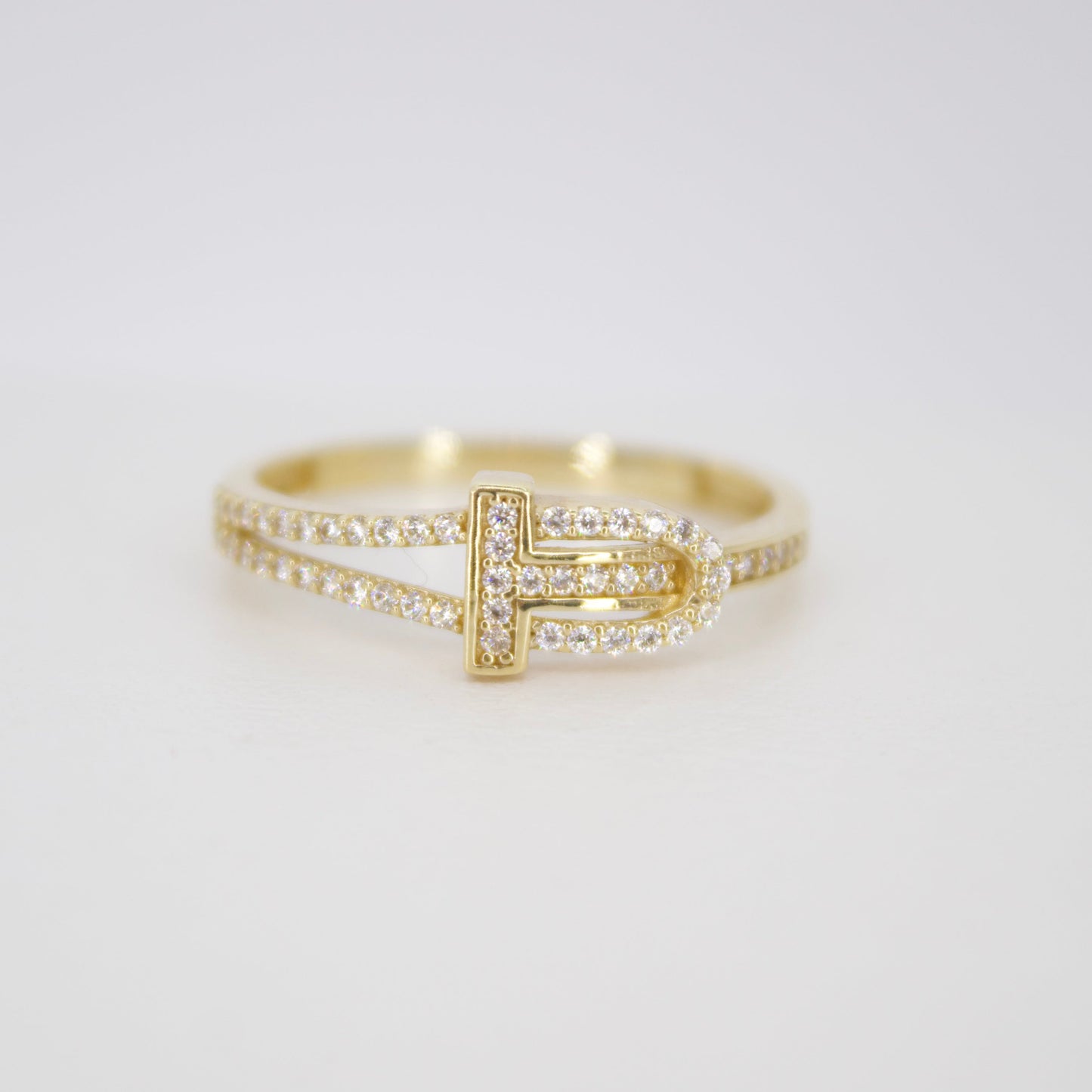 Anillo en oro amarillo 14k con zirconias