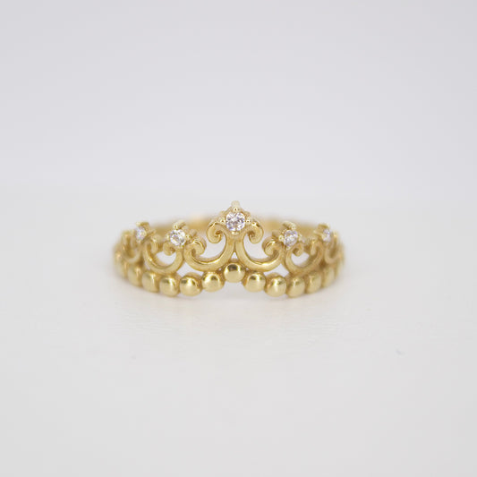 Anillo corona en oro amarillo 14k.