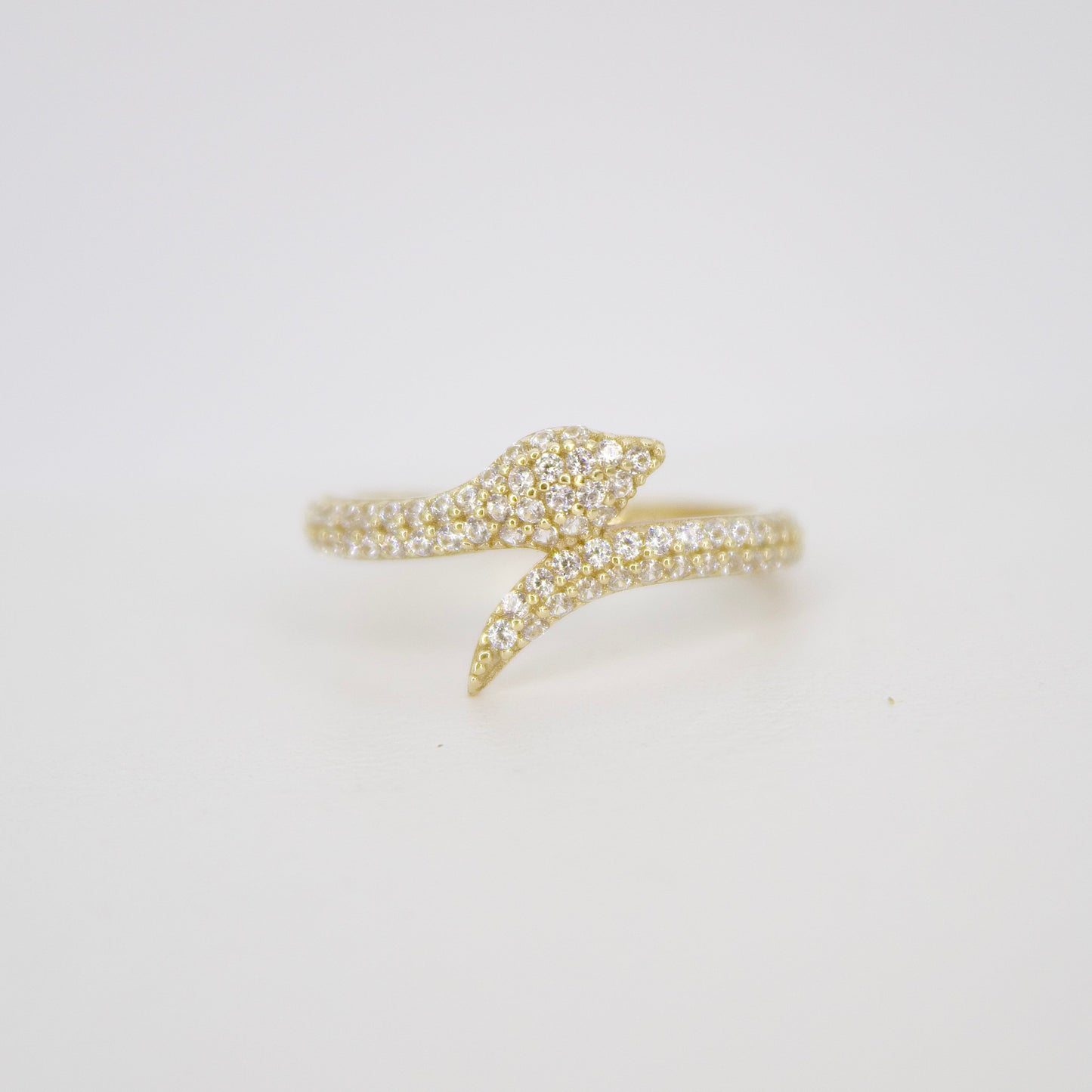 Anillo serpiente en oro amarillo 14k.