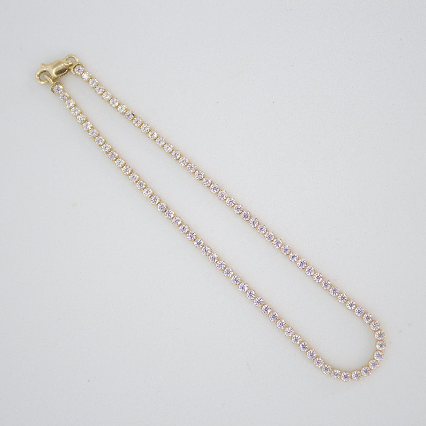 Pulsera con zirconias en oro amarillo 14k.