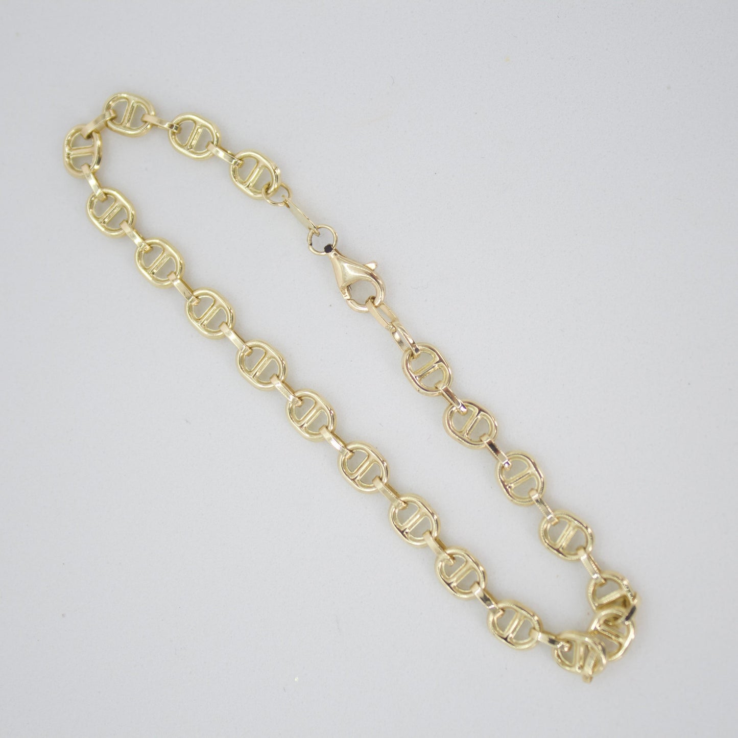 Pulsera en oro amarillo 14k.