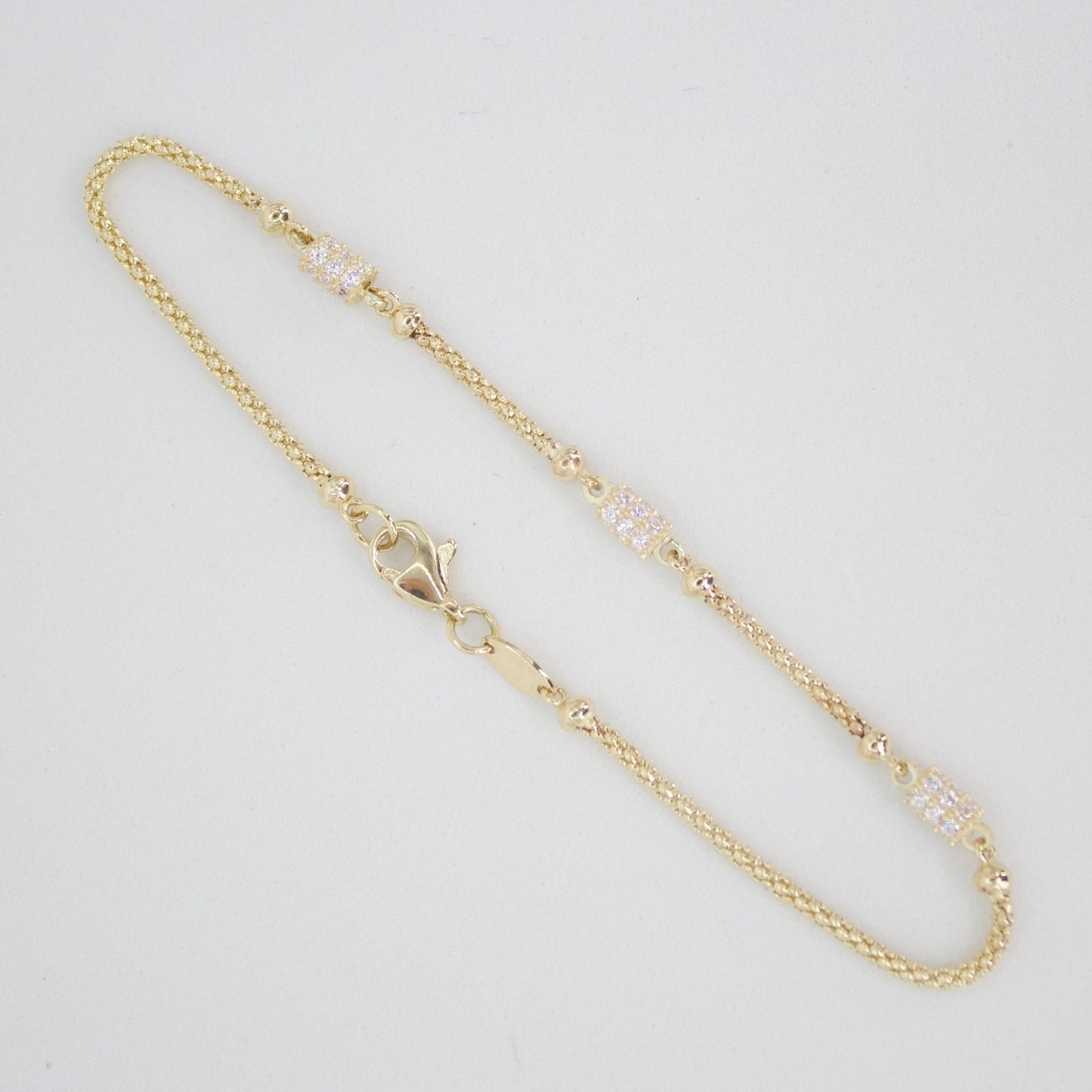 Pulsera en oro amarillo 14k con zirconias.