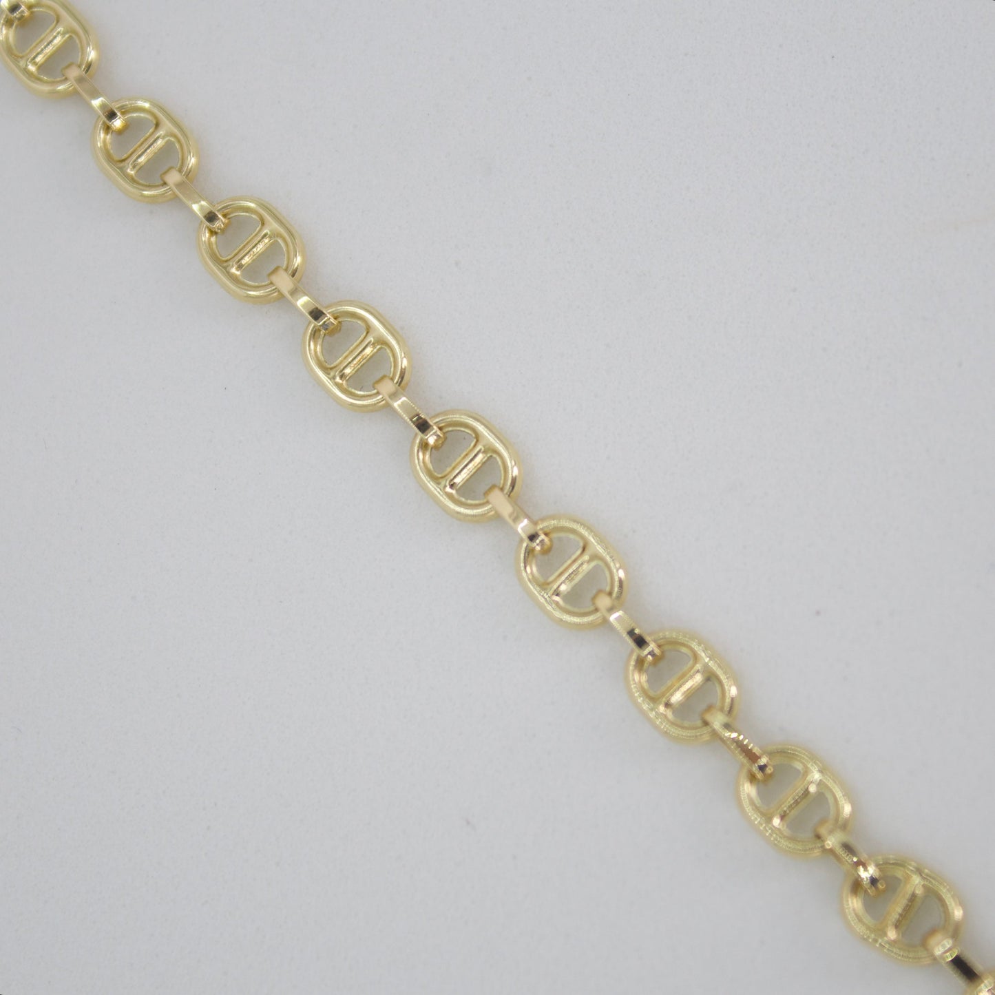 Pulsera en oro amarillo 14k.