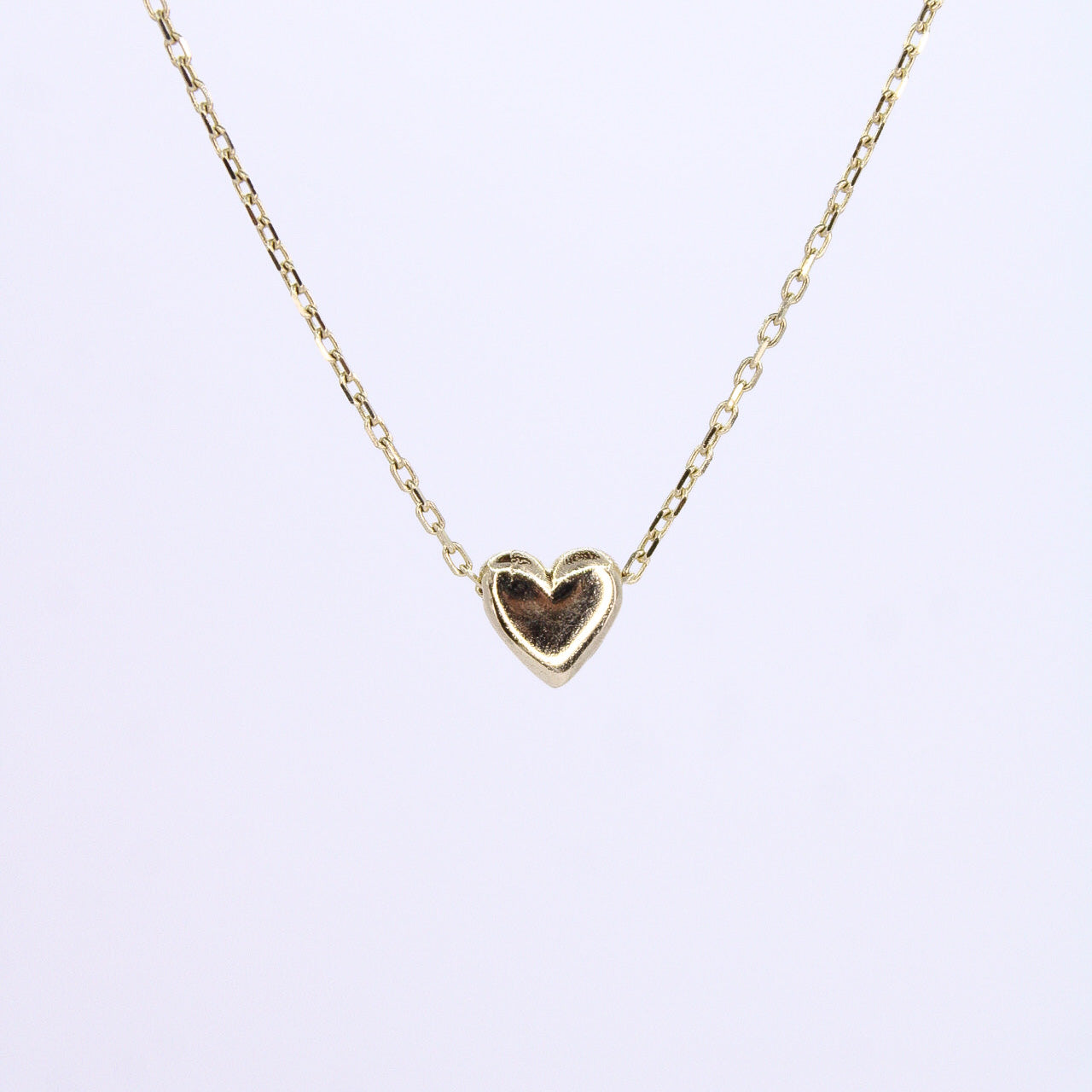 Gargantilla en oro amarillo 14k con dije de corazón.