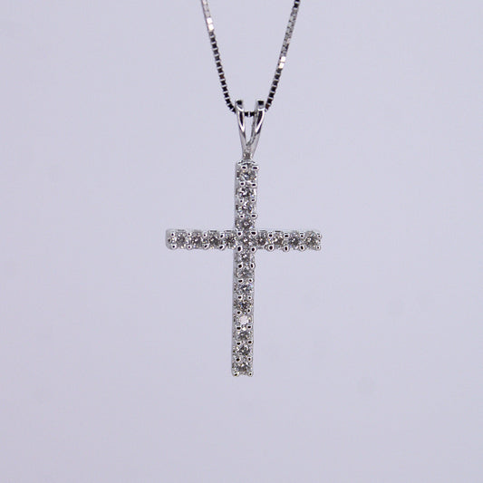 Cruz en oro blanco 14k con diamantes.