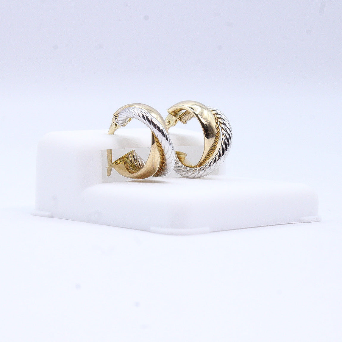 Aretes huggies en oro combinado 14k