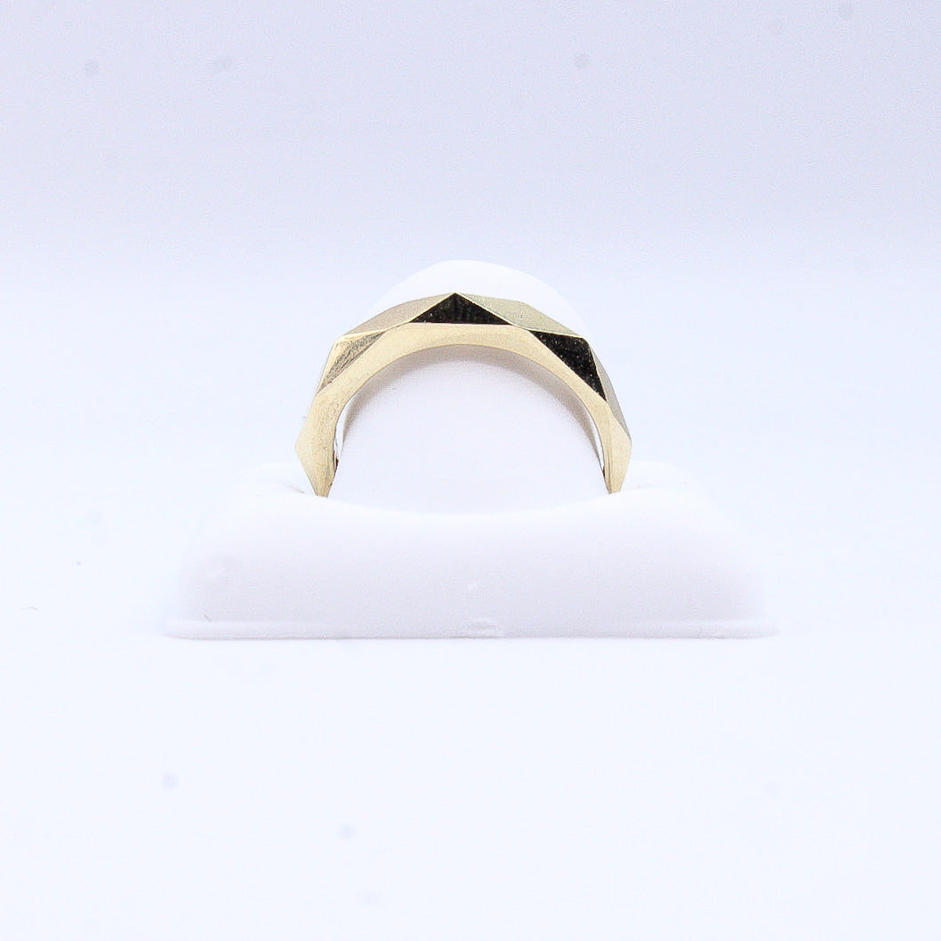 Anillo en oro amarillo 14k.