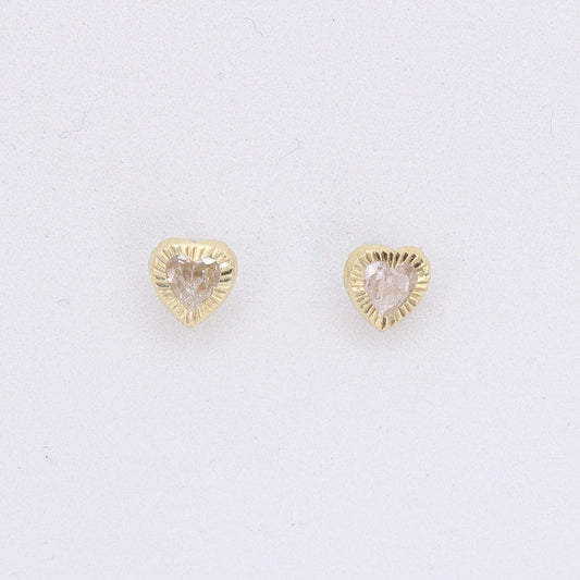 Broquel corazón en oro amarillo 14k con zirconias.