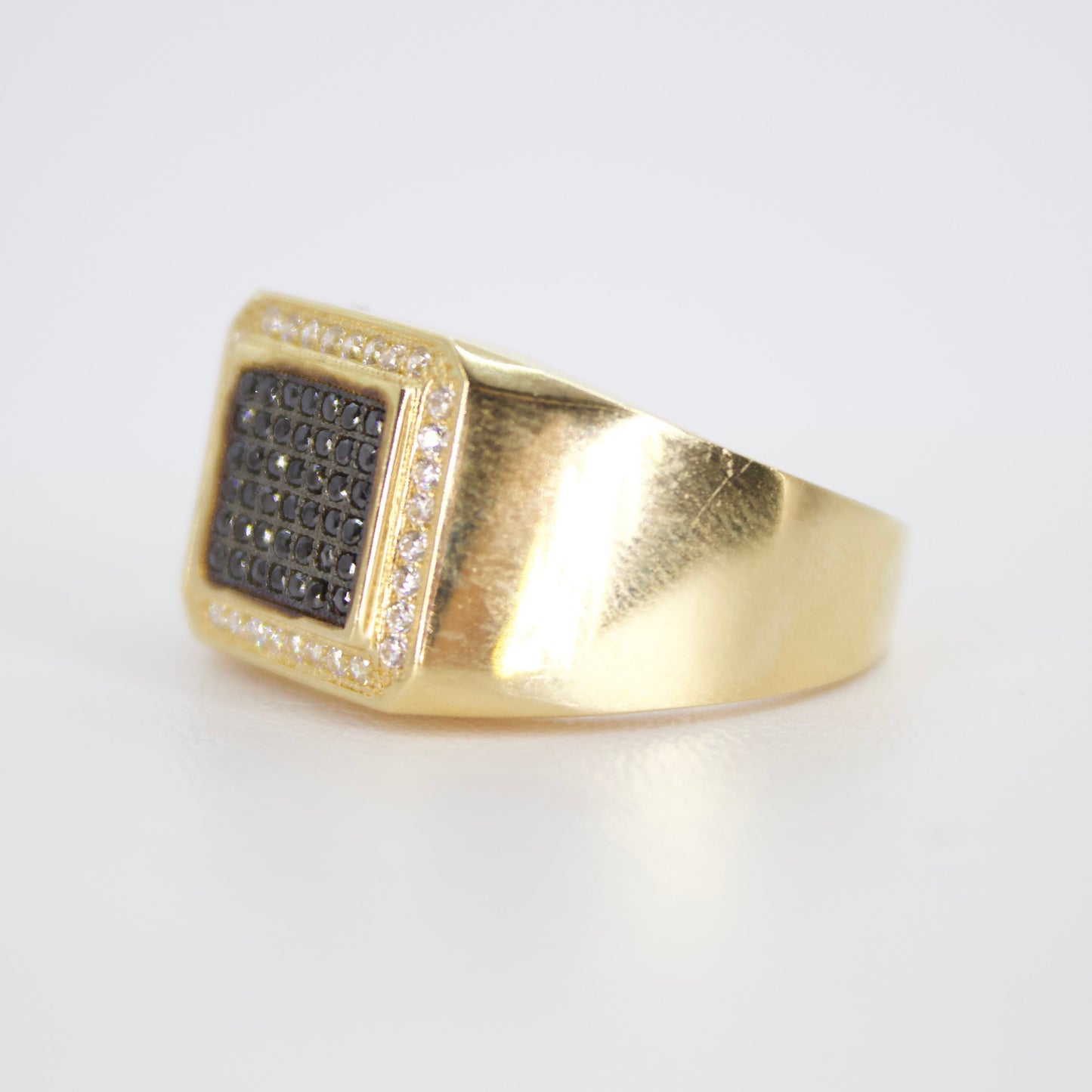 Anillo en oro amarillo 14K con zirconias