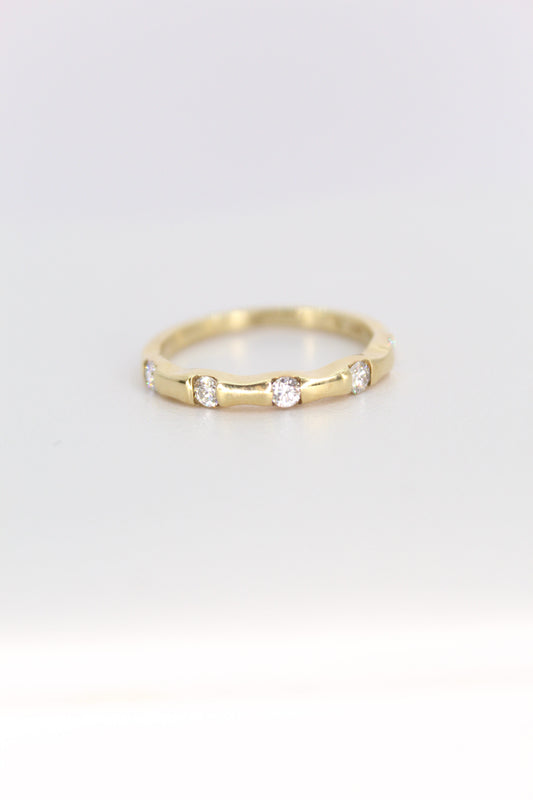 Churumbela en oro amarillo 14k con diamantes.