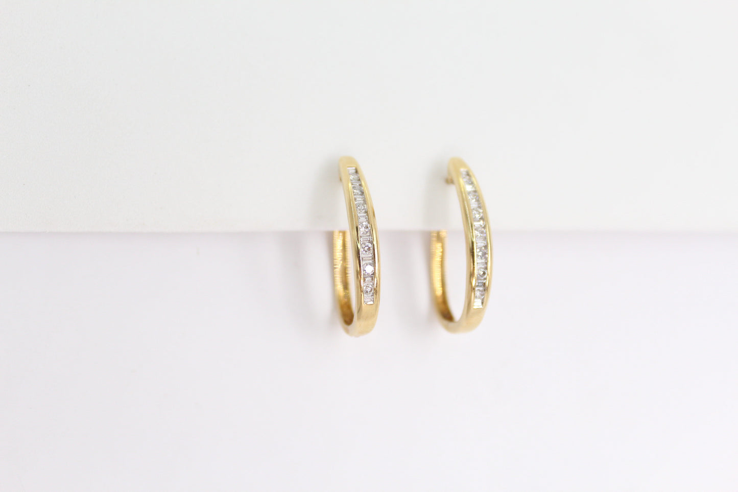 Arracadas en oro amarillo 14k con diamantes.