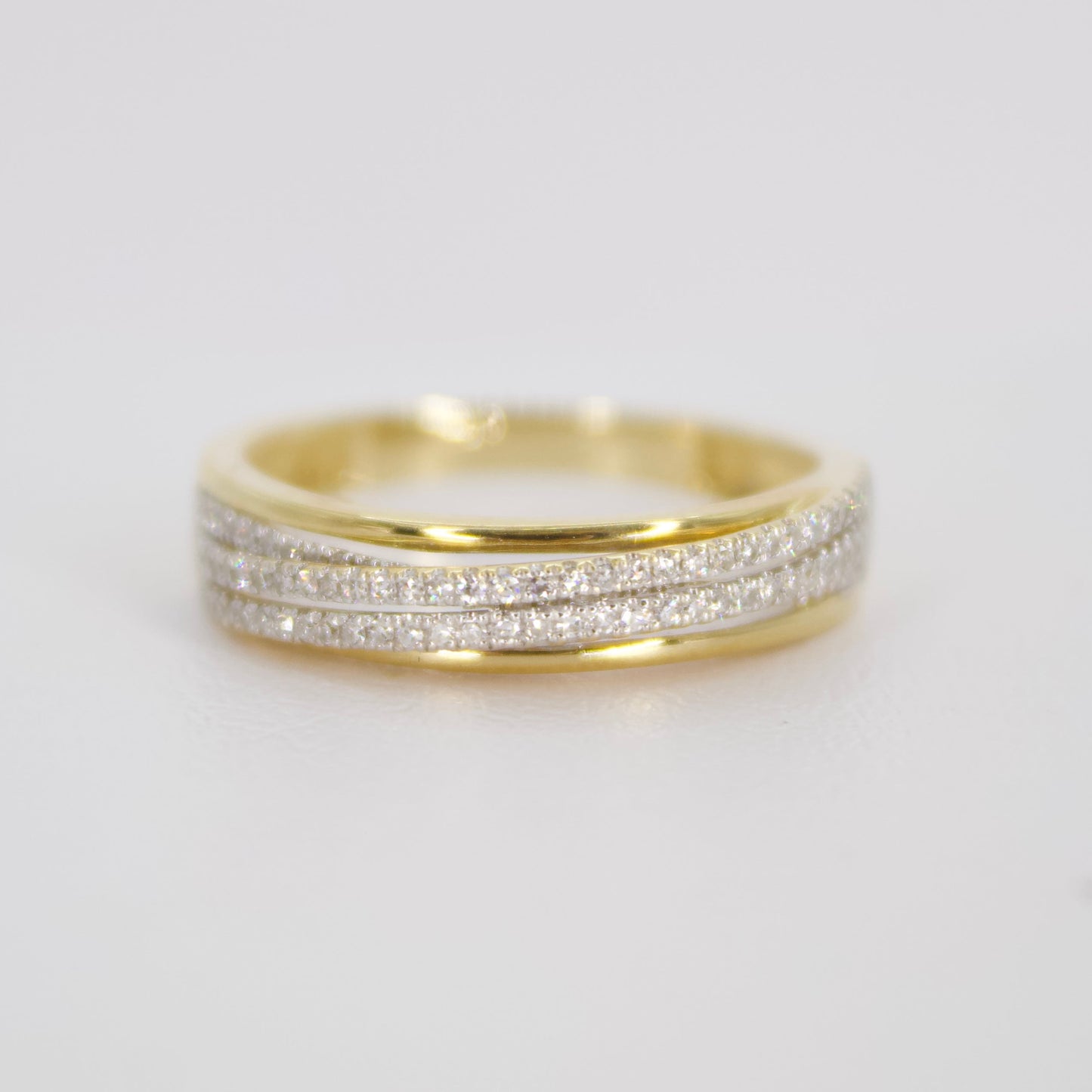 Churumbela en oro amarillo 14k con diamantes.