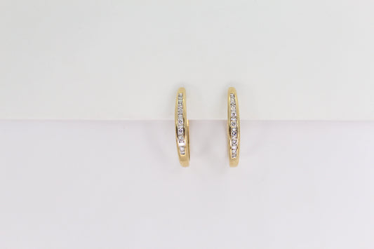 Arracadas en oro amarillo 14k con diamantes.